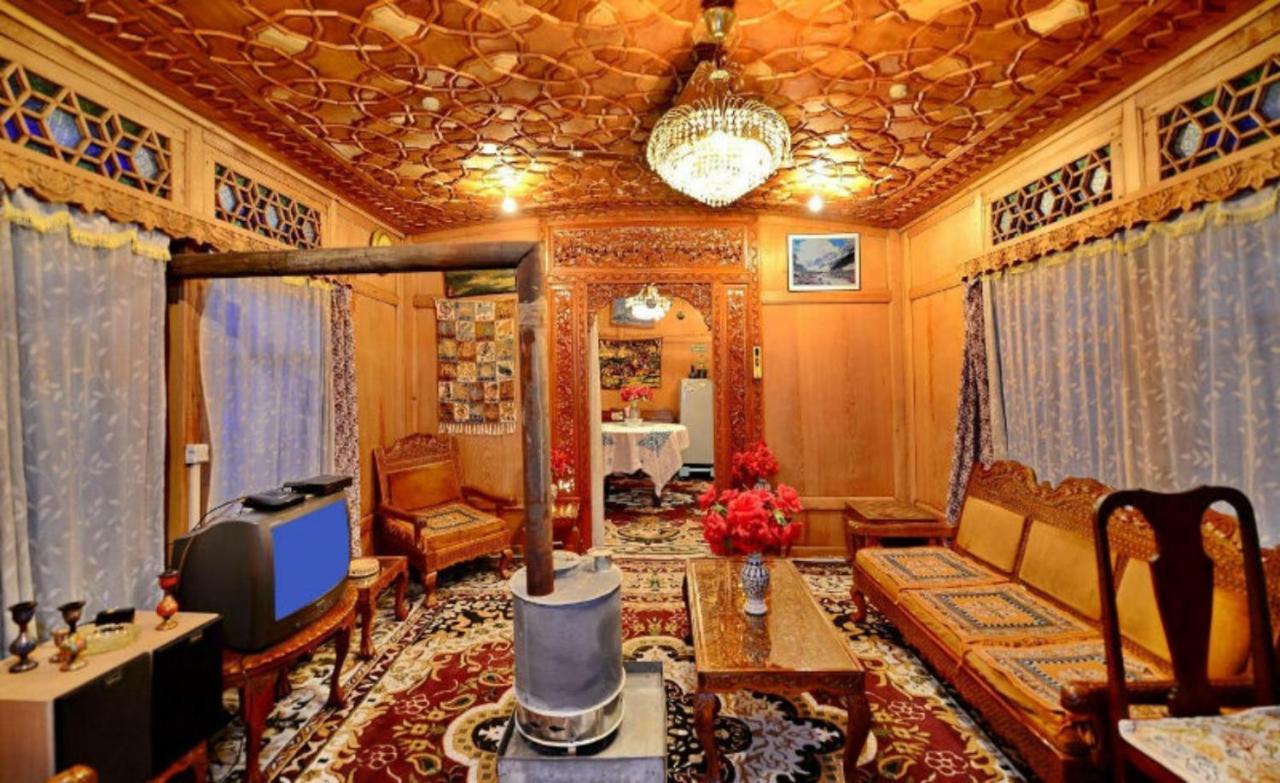 Umbrella Group Of House Boat Hotel Srinagar  Exterior photo
