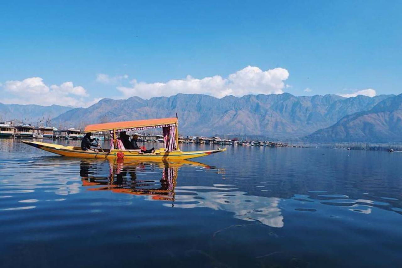 Umbrella Group Of House Boat Hotel Srinagar  Exterior photo