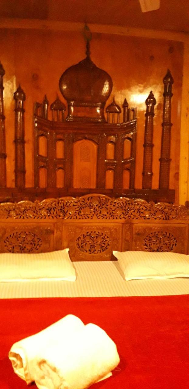 Umbrella Group Of House Boat Hotel Srinagar  Exterior photo