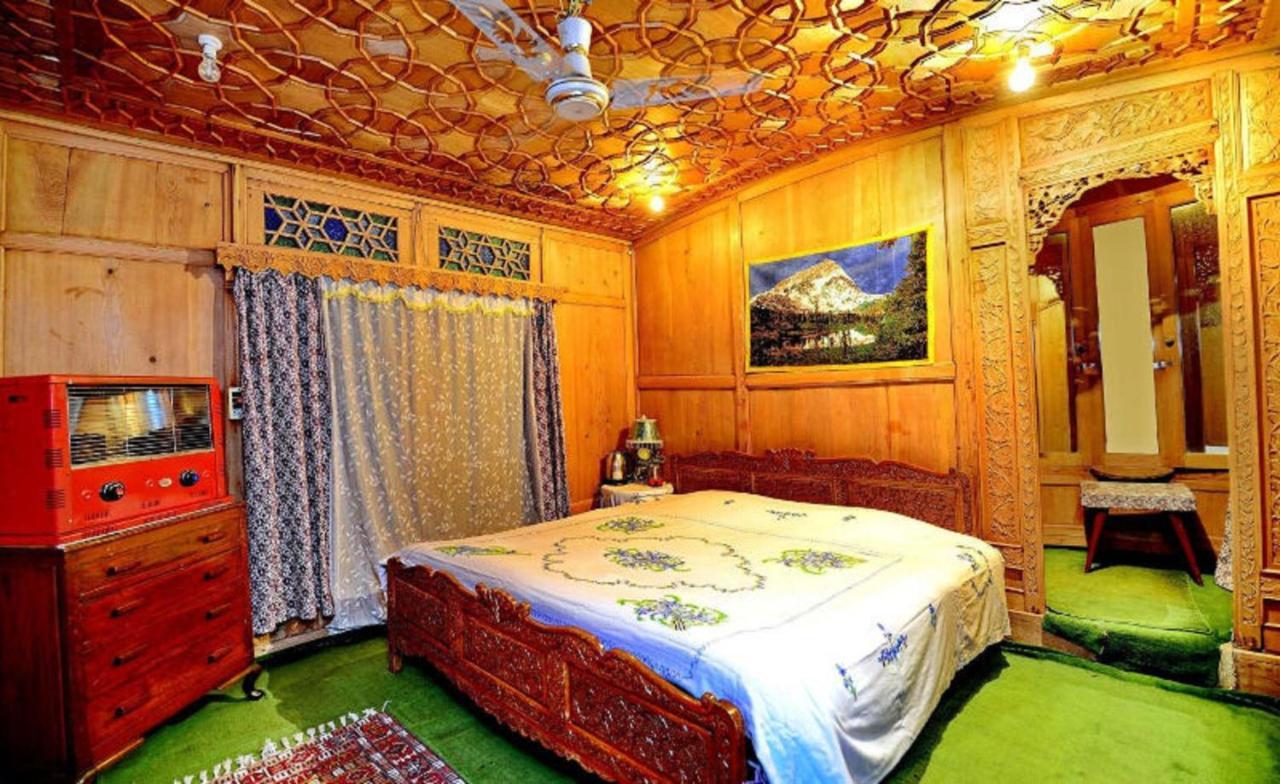 Umbrella Group Of House Boat Hotel Srinagar  Exterior photo